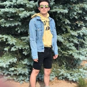 Meet your Posher, Isaac